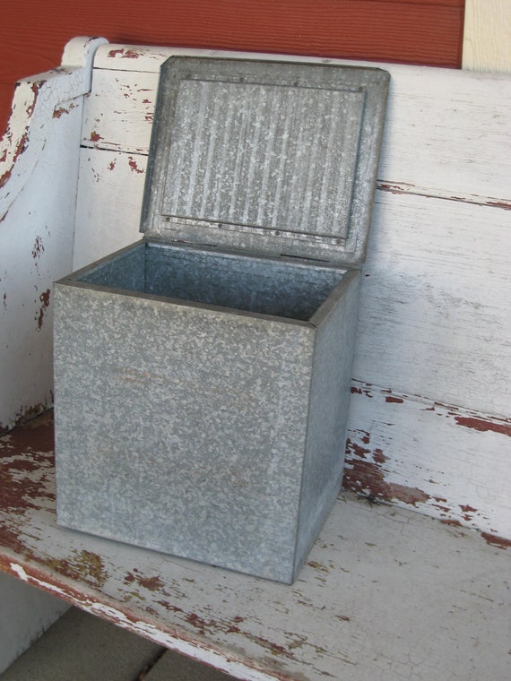 Vintage Galvenized Insulated Milk Cooler 00077TP