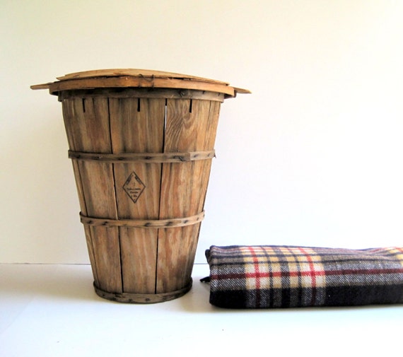 Vintage Bushel Basket with Dome Lid / Farmhouse Storage