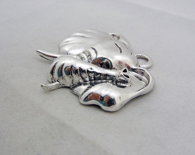 Antique Silver-tone Elephant Head Pendant