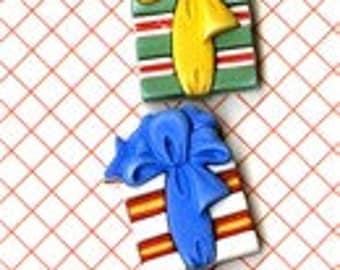 BUTTONS CHRISTMAS PRESENTS buttons set of 3