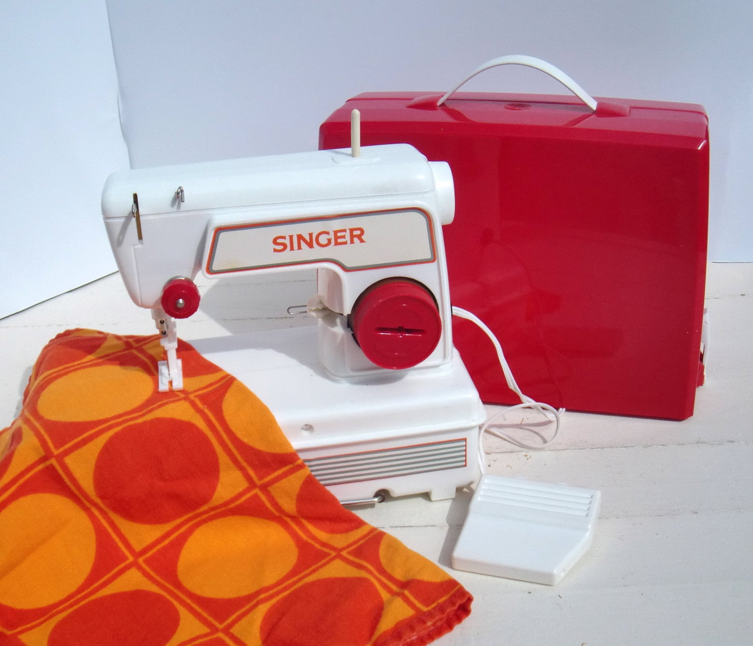 Vintage 1980's Singer Lockstitch Sewing Machine