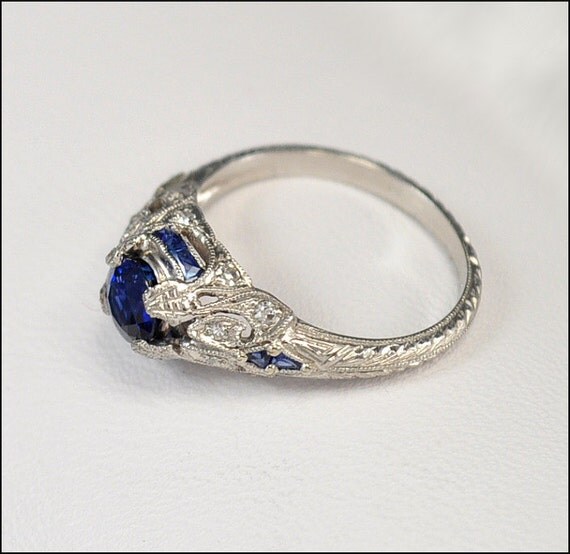 Antique engagement rings from 1920s