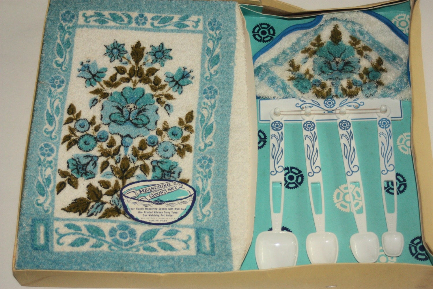 Vintage Dish Towel Vintage Pot Holder Vintage by myvintagewhimsy