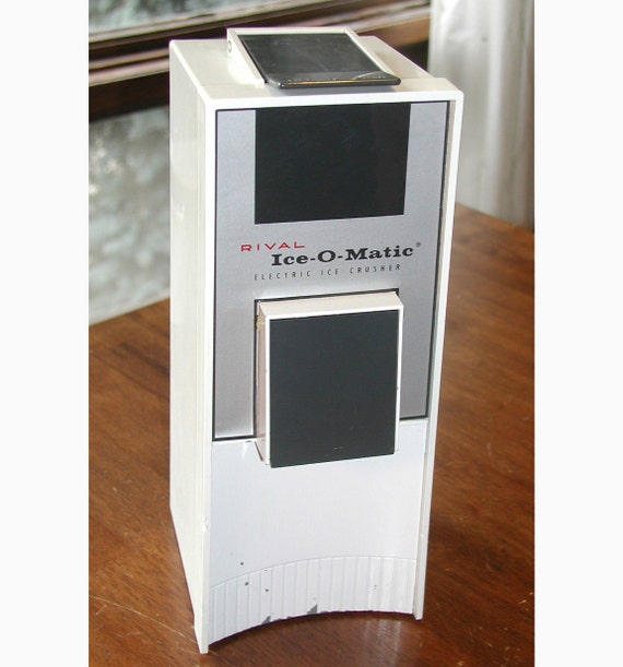 RIVAL Ice Crusher Vintage Electric IceoMatic Model 822