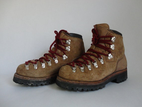 VINTAGE dexter suede leather HIKING BOOTS by GetYourVintageOn