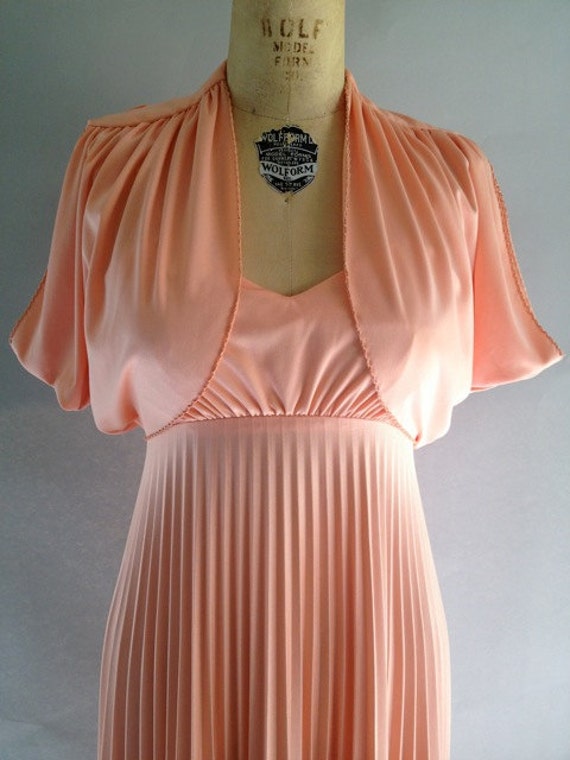 1970's pretty peach spaghetti strap maxi/patio dress with