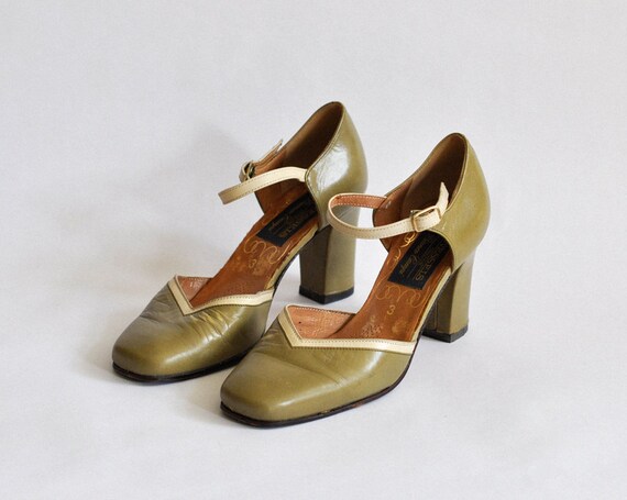 Items similar to vintage green mary janes - size 6 on Etsy