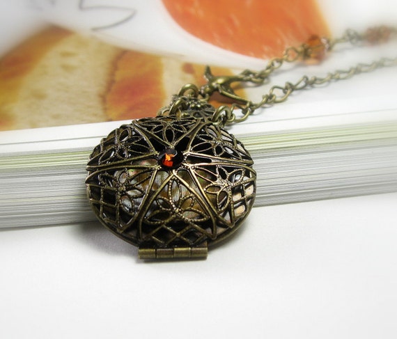 Locket Pendant Necklace Vintage Victorian Style by jewelrybyNaLa