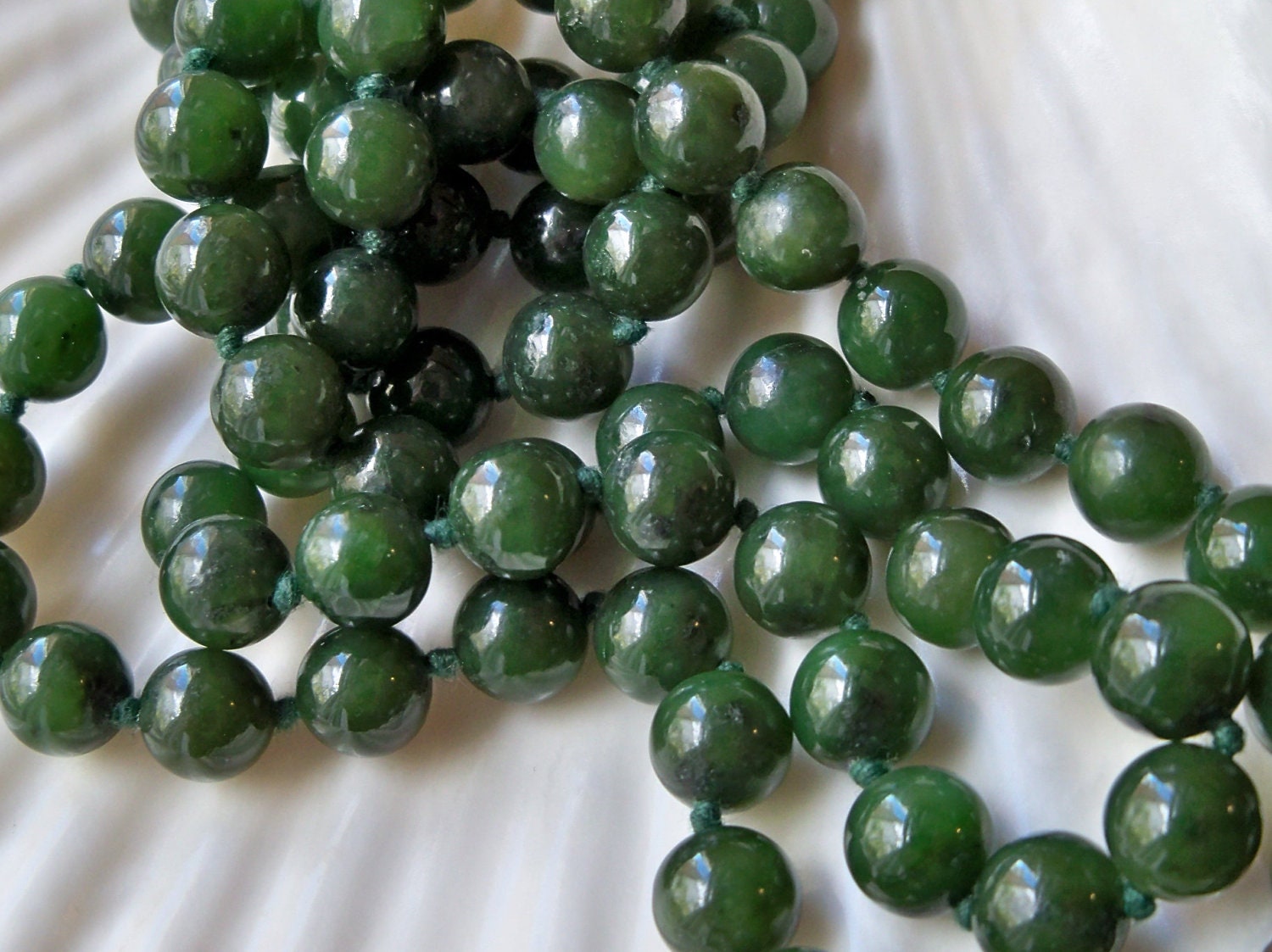 Flapper style genuine spinach green jade necklace vintage