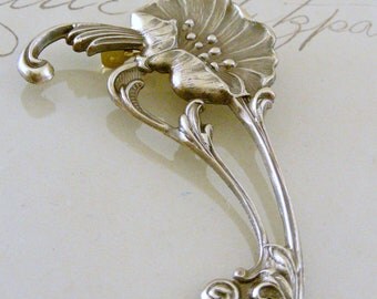 Vintage Brooch - Art Nouveau jewelry - Poppy Jewelry - Flower Jewelry - Vintage Brass jewelry - handmade jewelry