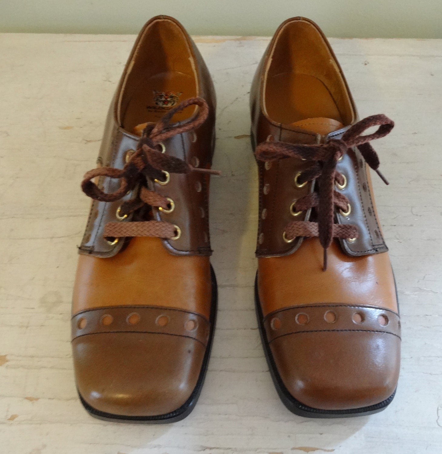 Vintage Buster Brown Shoes / 1970s Brown Oxfords / 70s Lace Up