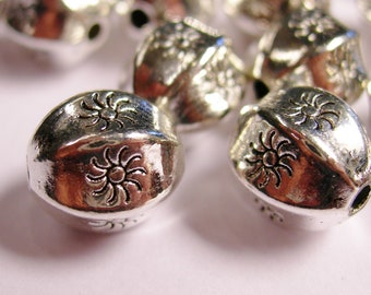 Silver color beads hypoallergenic- 20 pcs - oval silver engraved sun - ZAS126