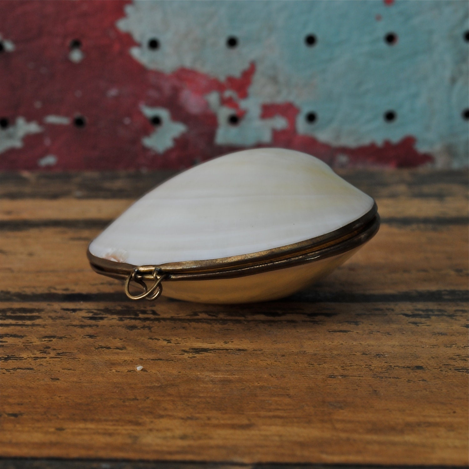 Vintage Clam Shell Trinketjewelry Box