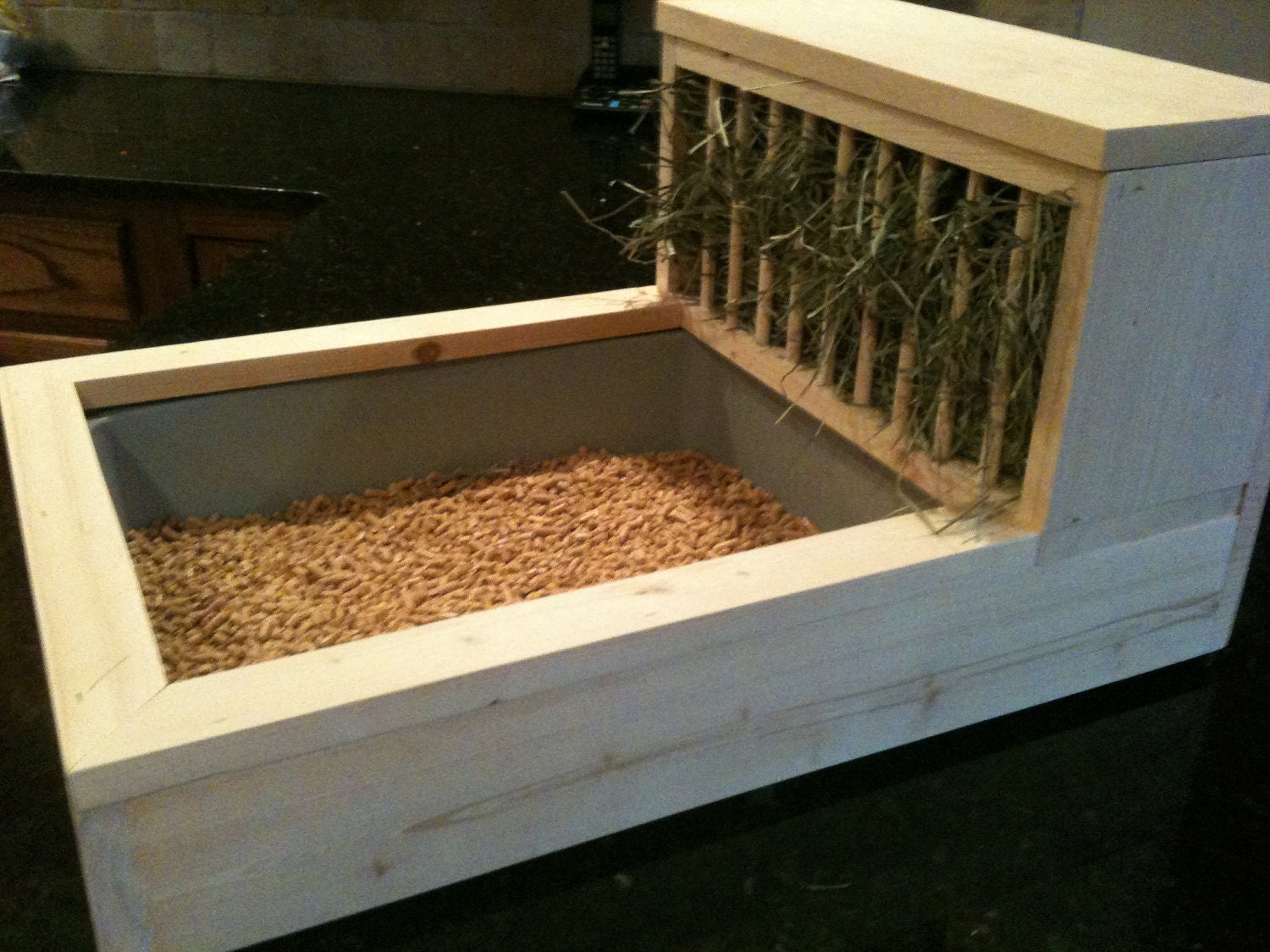 rabbit hay feeder diy