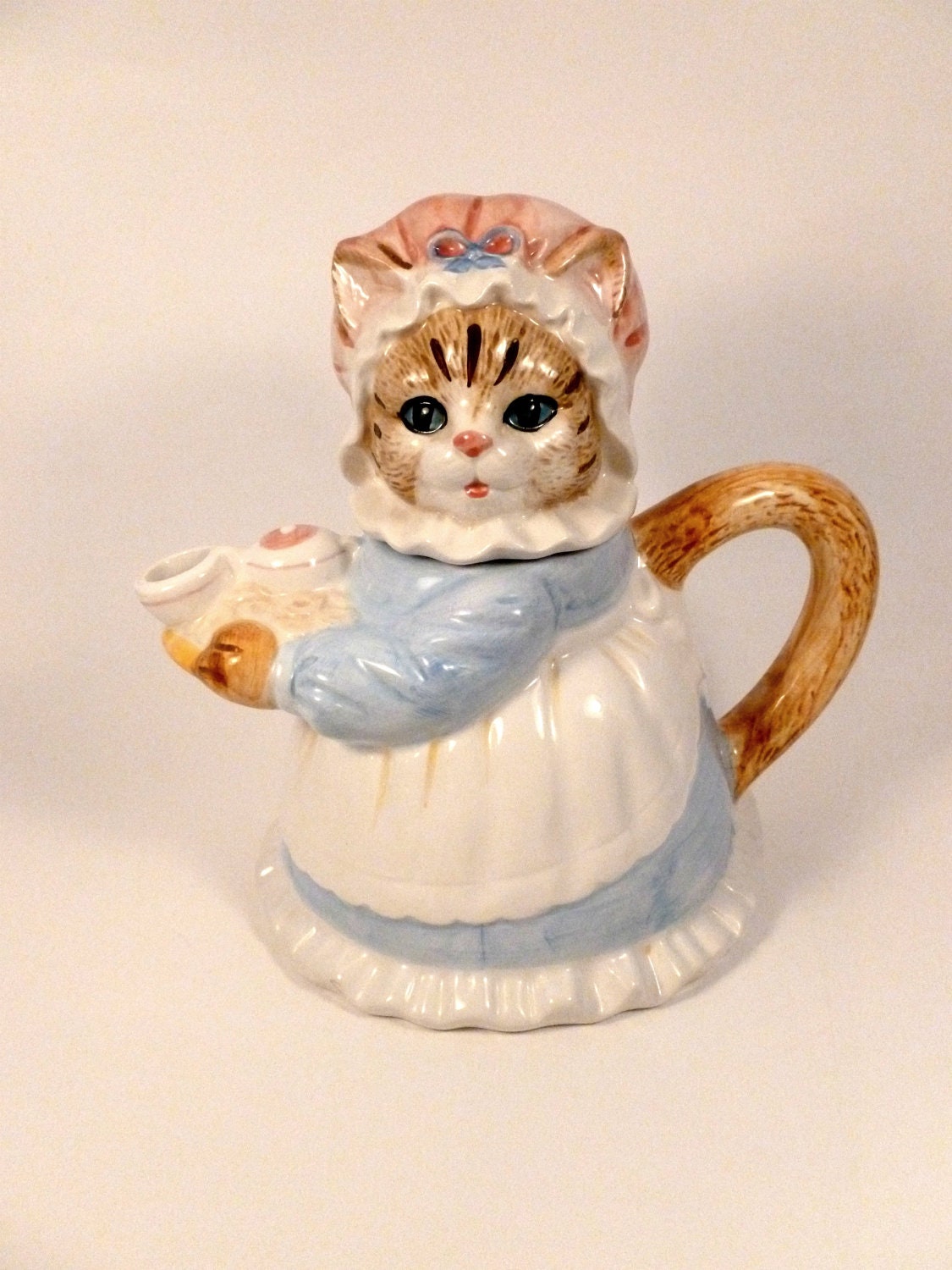 Vintage Heritage Decorative Cat Teapot