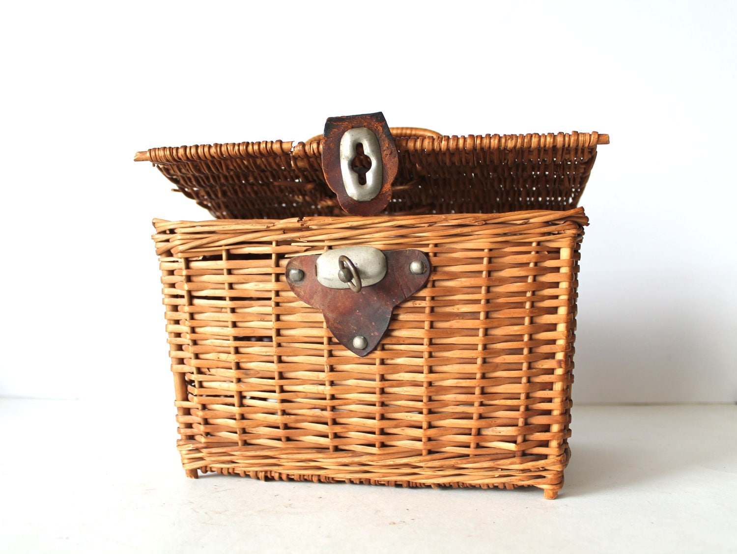 Vintage Wicker Picnic Basket Lunch Box