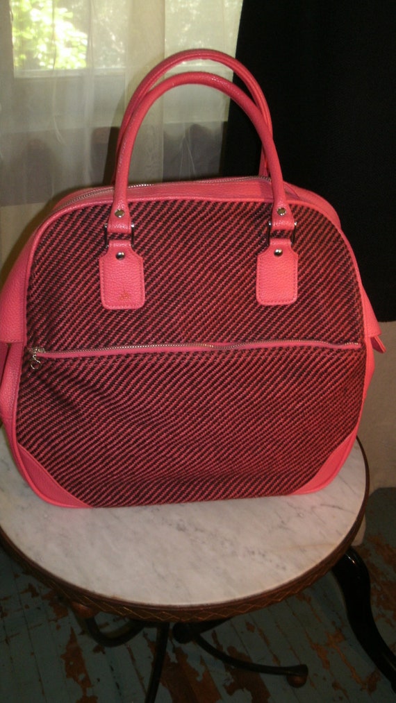 Bright pink Travel Bag by mizzx on Etsy