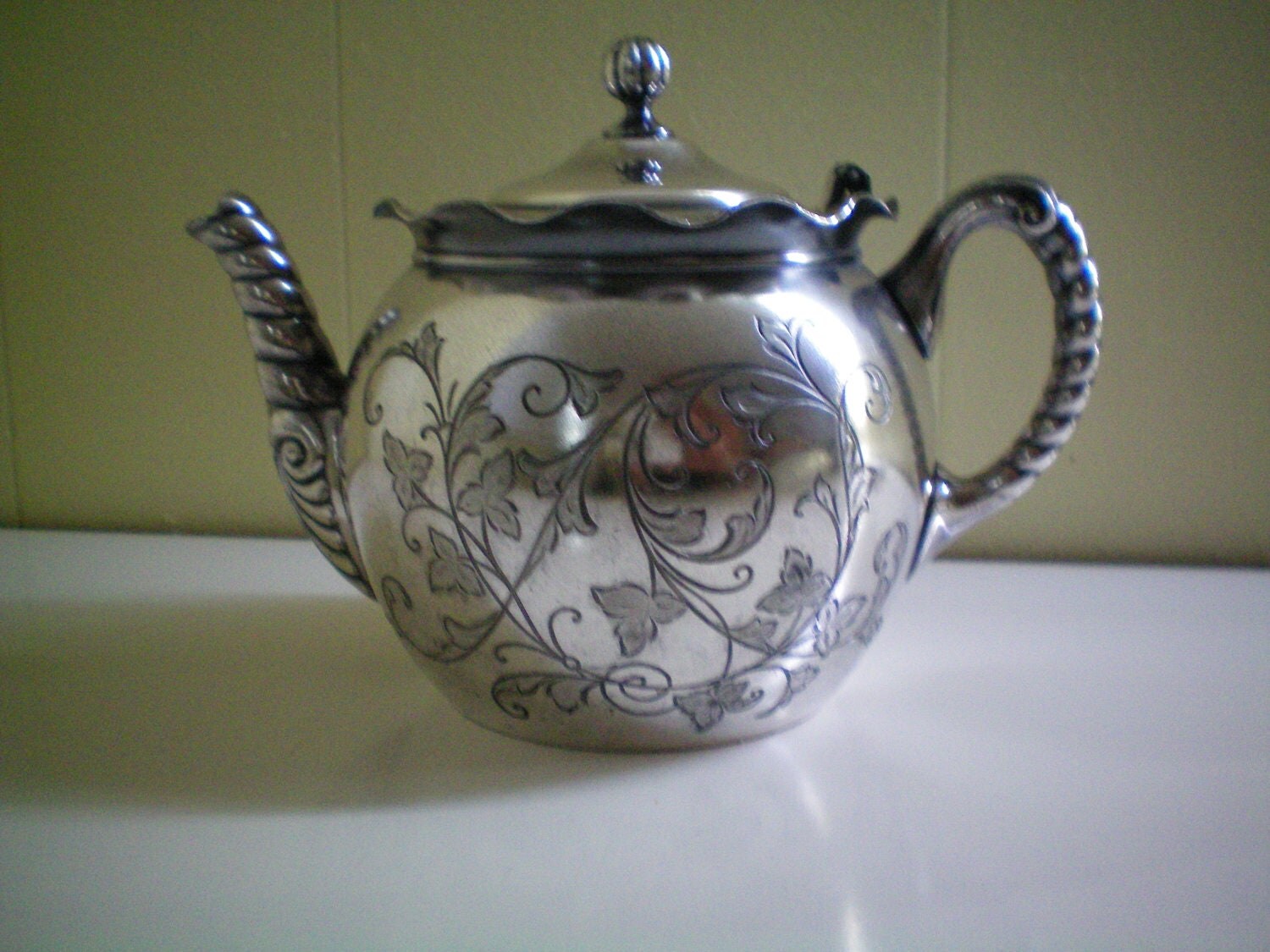 Vintage Homan Silverplate Co Quadruple Plate Etched Teapot