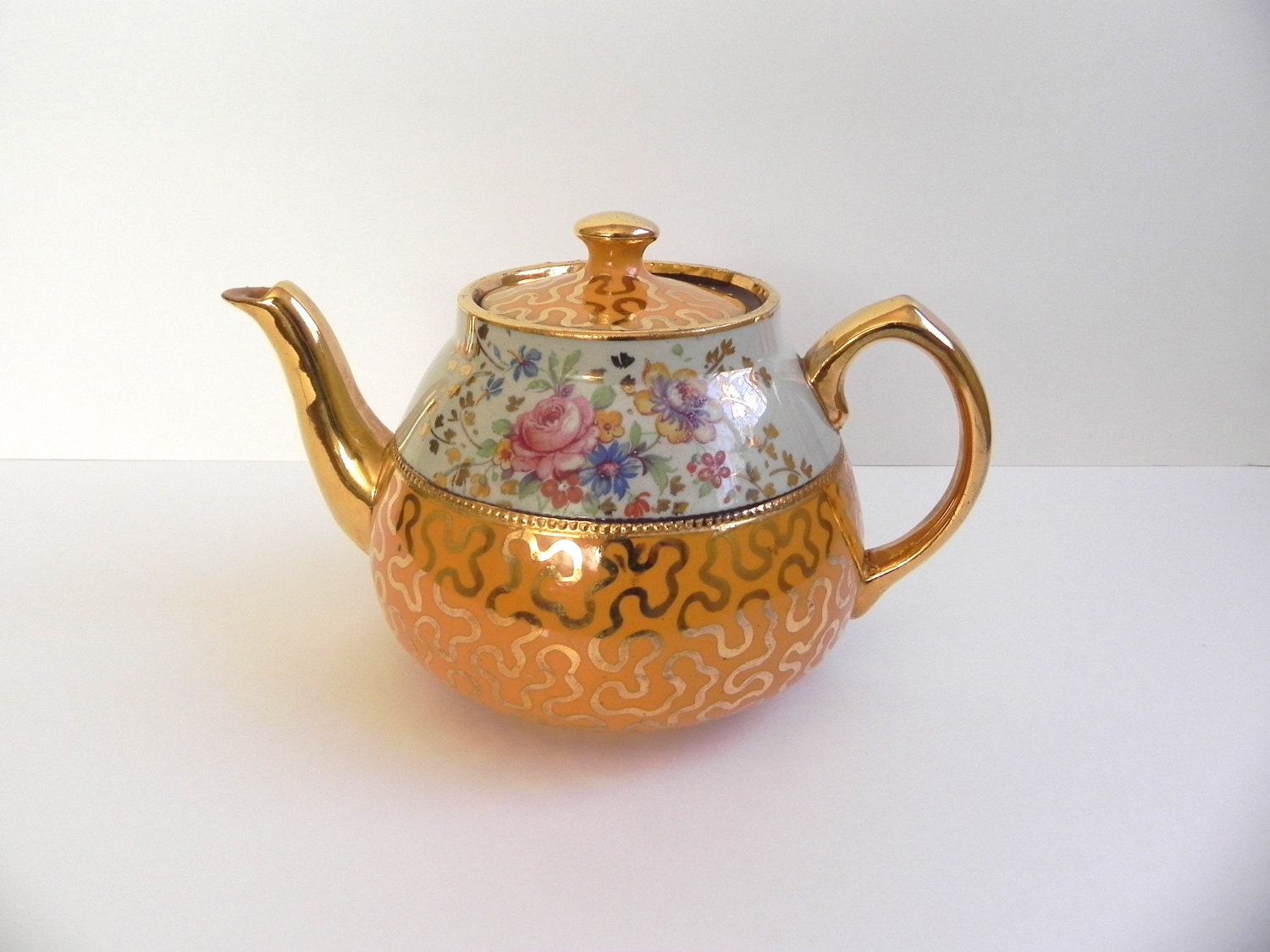 Vintage Ironstone Teapot... Possible Sadler Teapot... Made in