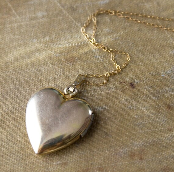 Vintage Heart Locket . 1930s 1940s . Gold Filled on Sterling