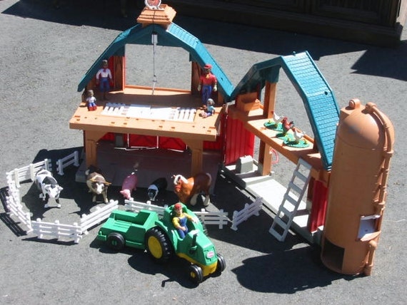 Vintage Foldable Tonka Barn Playset