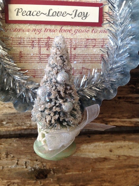 Vintage Style Tart Pan MERRY CHRISTMAS Tree Ornament