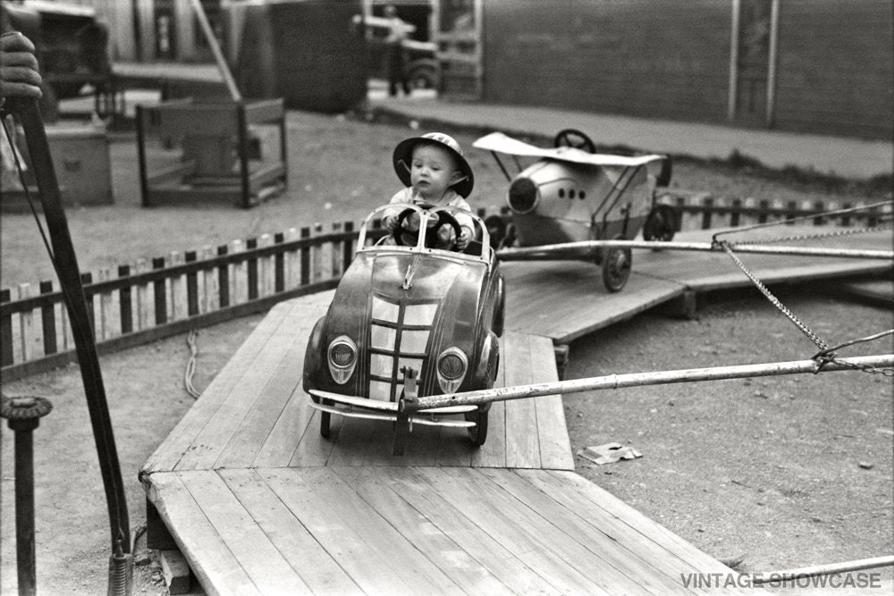 Vintage Pedal Car Amusement Ride Carnival Ride Little boy