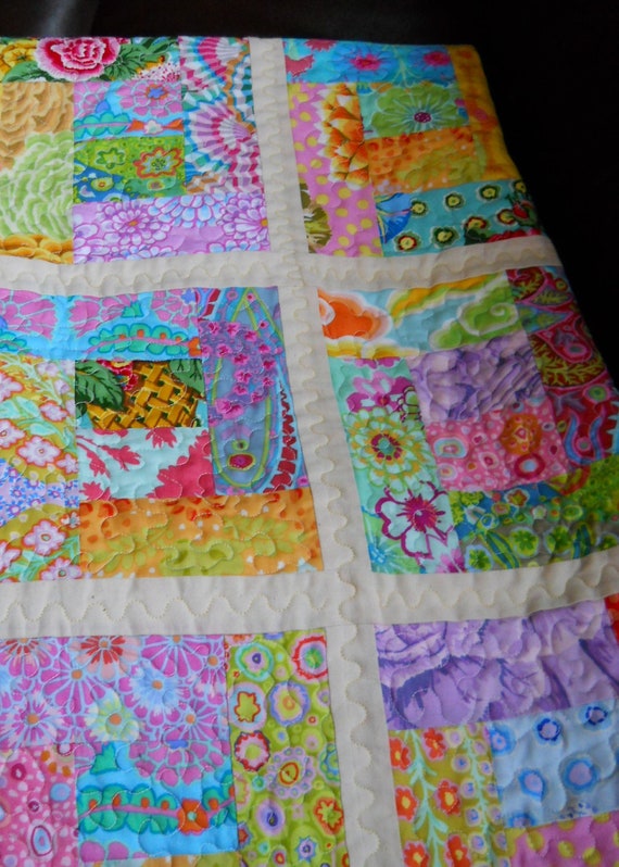 Single bed Patchwork Quilt. Child's quilted lap quilt