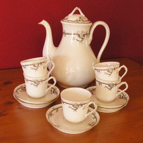 Coffeepot with a set of coffee cups vintageporcelain Haute Juice