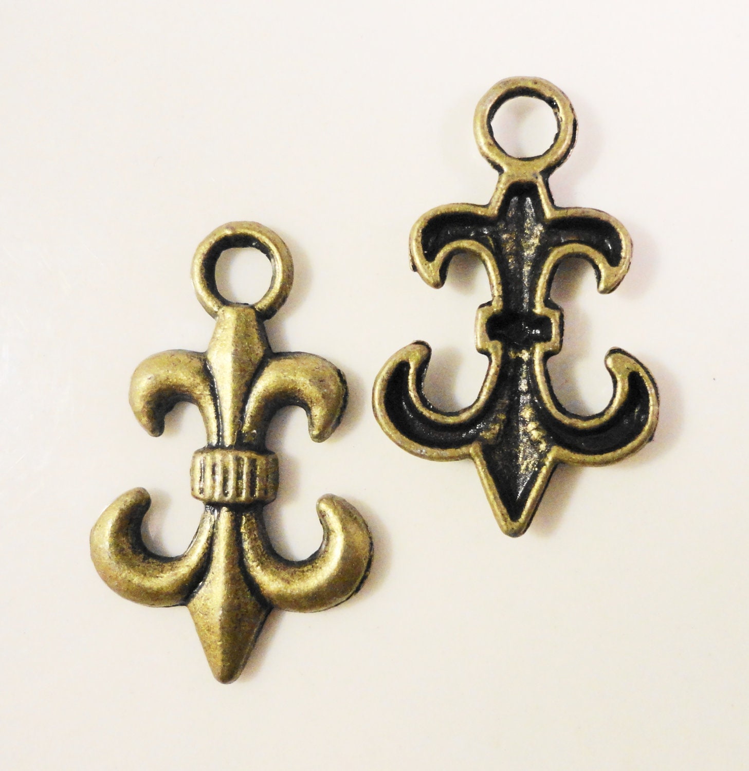 Bronze Fleur De Lis Charms 23x14mm Antique Brass Anchor Charms, Nautical Metal Charms, Upside