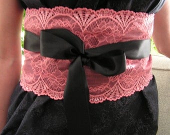 Obi belt reversible in lace coral color and black. 4012