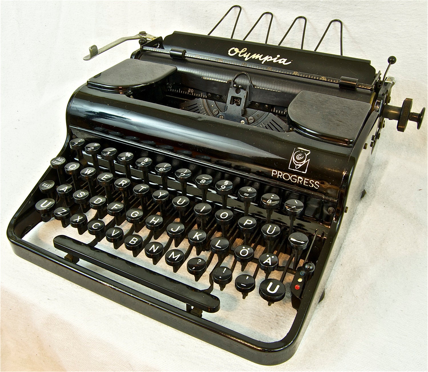 Working Vintage Olympia Progress Typewriter with German