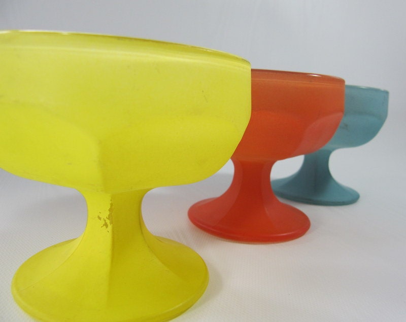 Set of 3 Vintage Glass Footed Dessert Dishes, Small Bowls Haute Juice