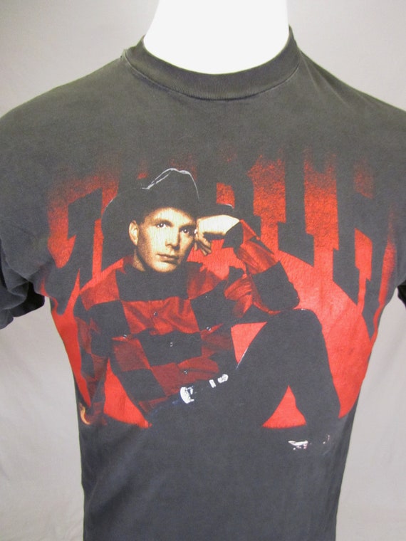 garth brooks red shirt