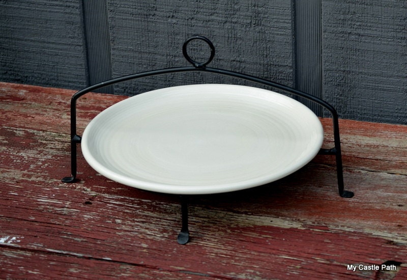 Black wrought iron dinner or pie plate holder