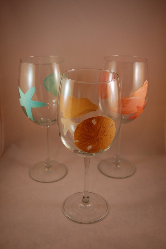 Items similar to Elegant Seashell Wine Glasses on Etsy