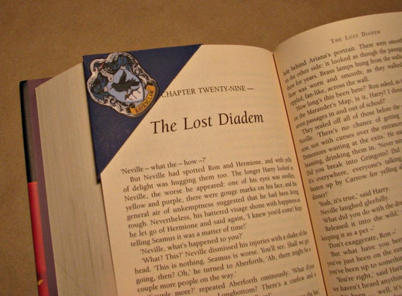 Items similar to Harry Potter House Crest Corner Bookmark - Gryffindor