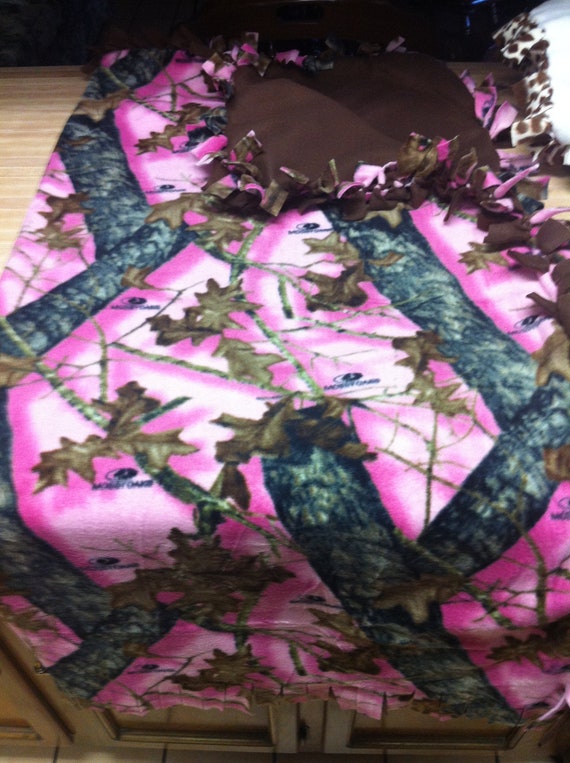 Mossy Oak Pink Camo fleece knotted blanket by ChristasCustomCozies