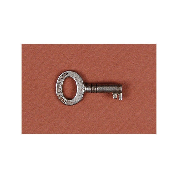 Eagle-Lock-Company-Trunk Antique Key Steamer Trunk Eagle Lock Company Number 29 Jewelry ...
