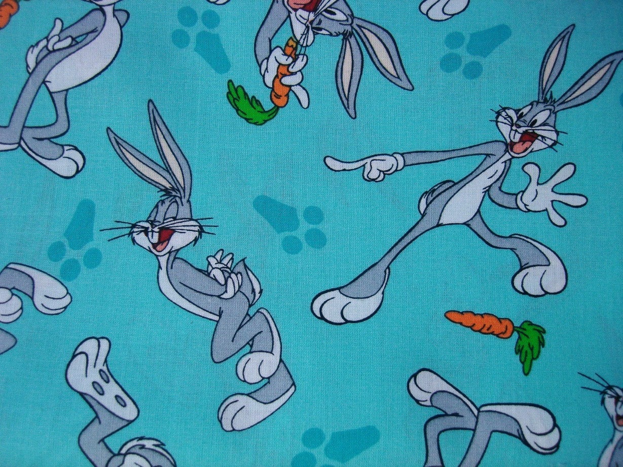 Багз банни на русском. Багз Банни what's up doc. Багз Банни у стены. Мизери Багз Банни. Bugs Bunny малыш фон.