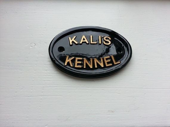 dog-house-name-plaque-superduperdecor