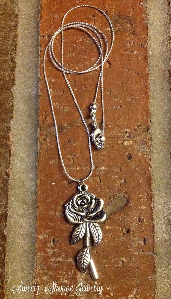 Romantic Single Rose Pendant Silver Necklace