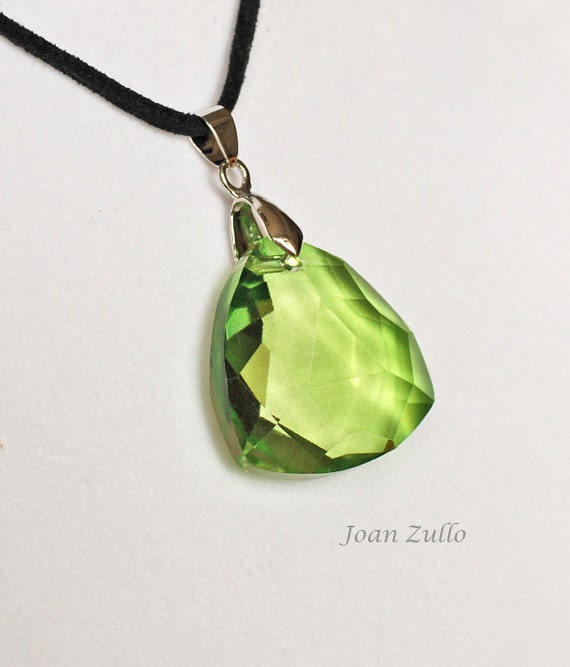 Kryptonite Crystal 18 inch Necklace Geekery Facet by Atelier500