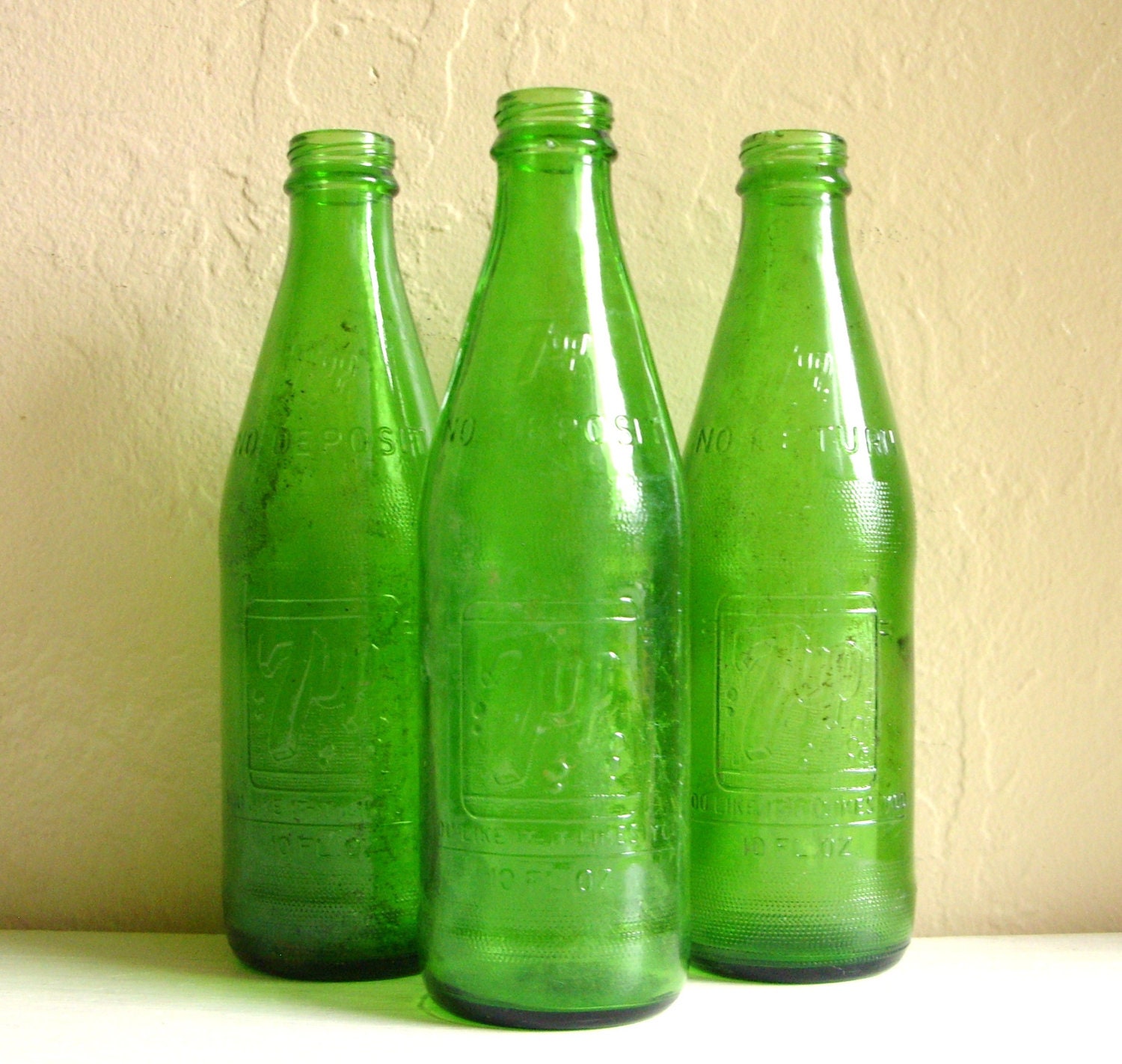 Collection of Antique Vintage Glass 7Up Soda Pop Bottles.
