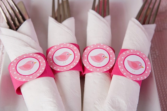 How do you wrap silverware in a napkin?
