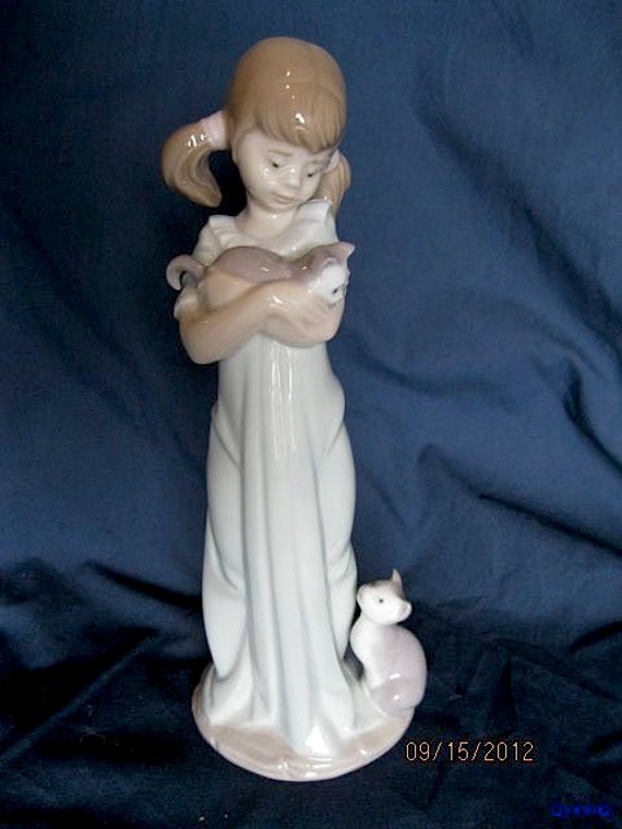 Vintage Lladro Girl With Kitten Dont Forget Me Figurine 5387