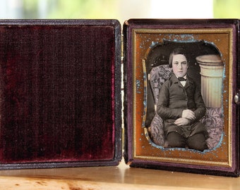 Very Nice 1/6 Dag of a Boy / Southworth & Hawes Style Pillar and Boston Case