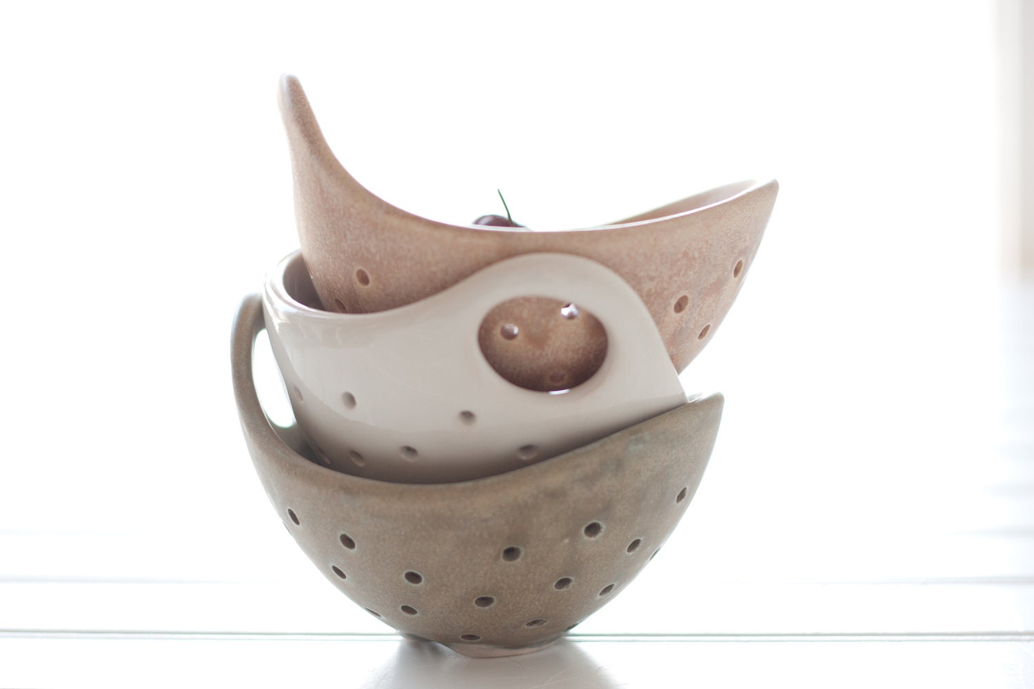 Pottery Berry Bowl with Handle Small in Burlap Brown