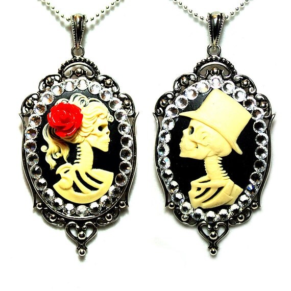 Skull cameo pendants bride and groom couple set ivory and Skull cameo pendants bride and groom couple set ivory and