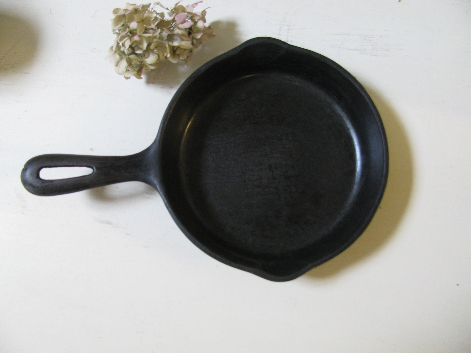 Vintage Wagner CAST IRON Frying Pan Skillet 6.5 inch Side Pour